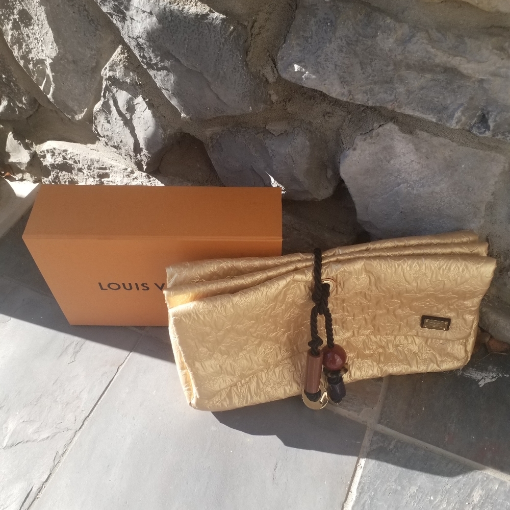 Sale ❤Louis Vuitton Clutch❤ - Picture 3 of 11